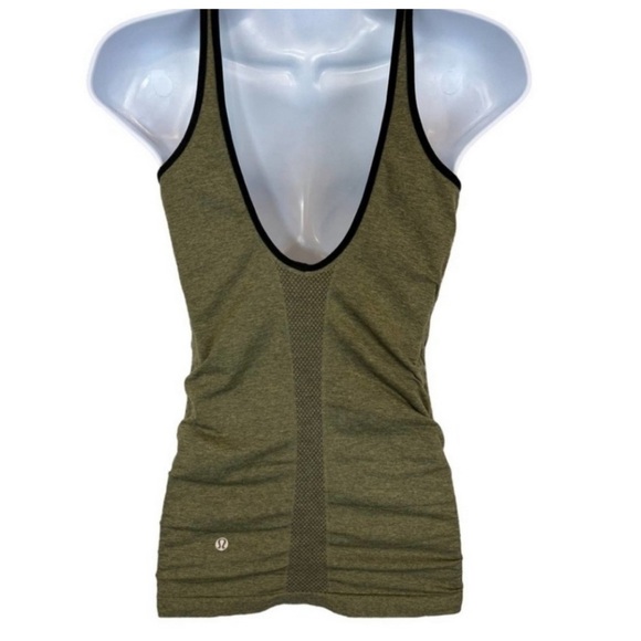 Lululemon In The Flow Tank - Picture 2 of 3